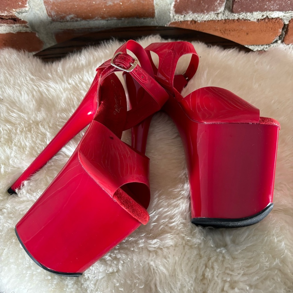 EUC Red Pleaser Flamingo 808Ns
